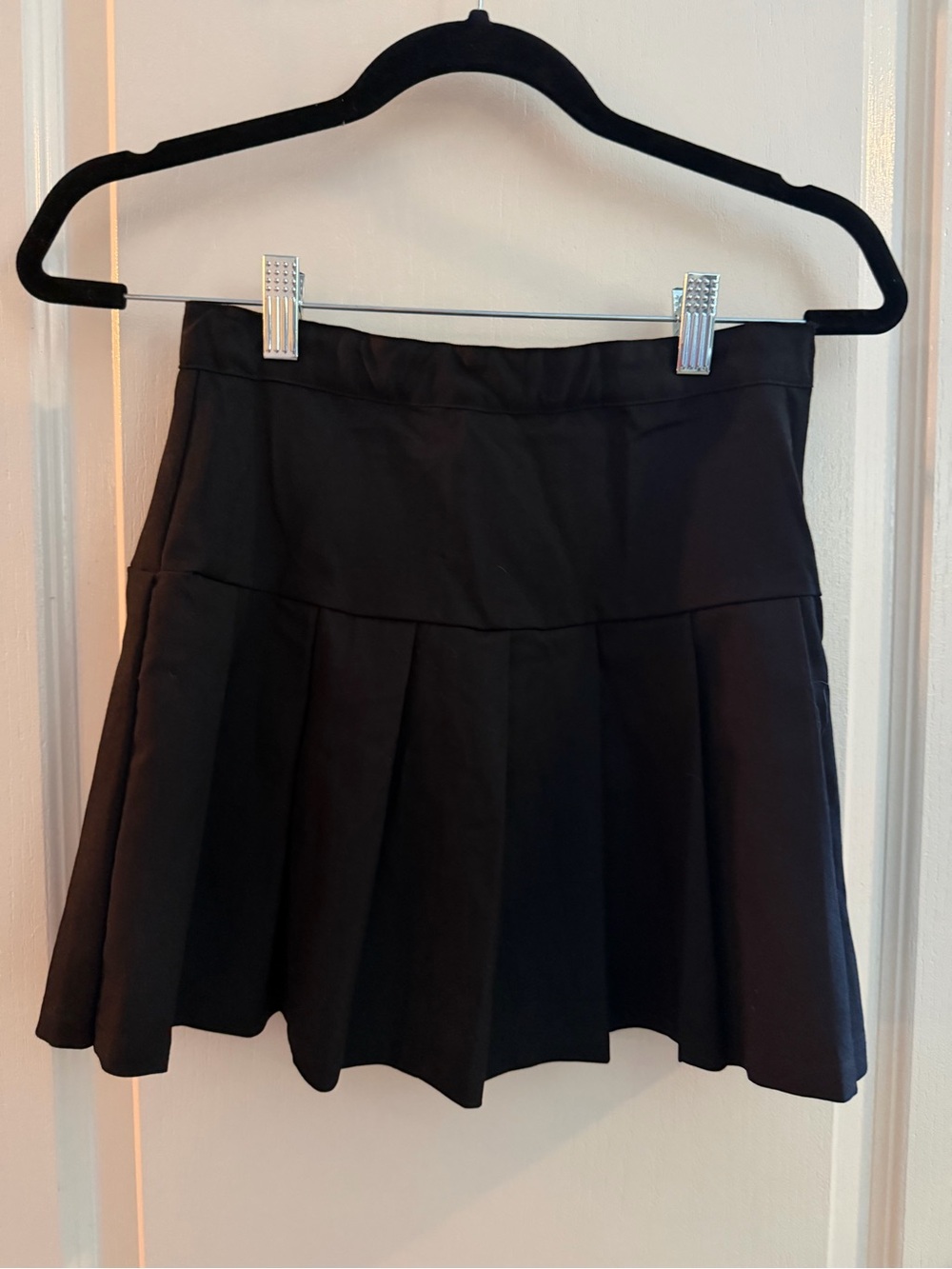 (GIRLS) Brand New H&M Black Pleated Skirt